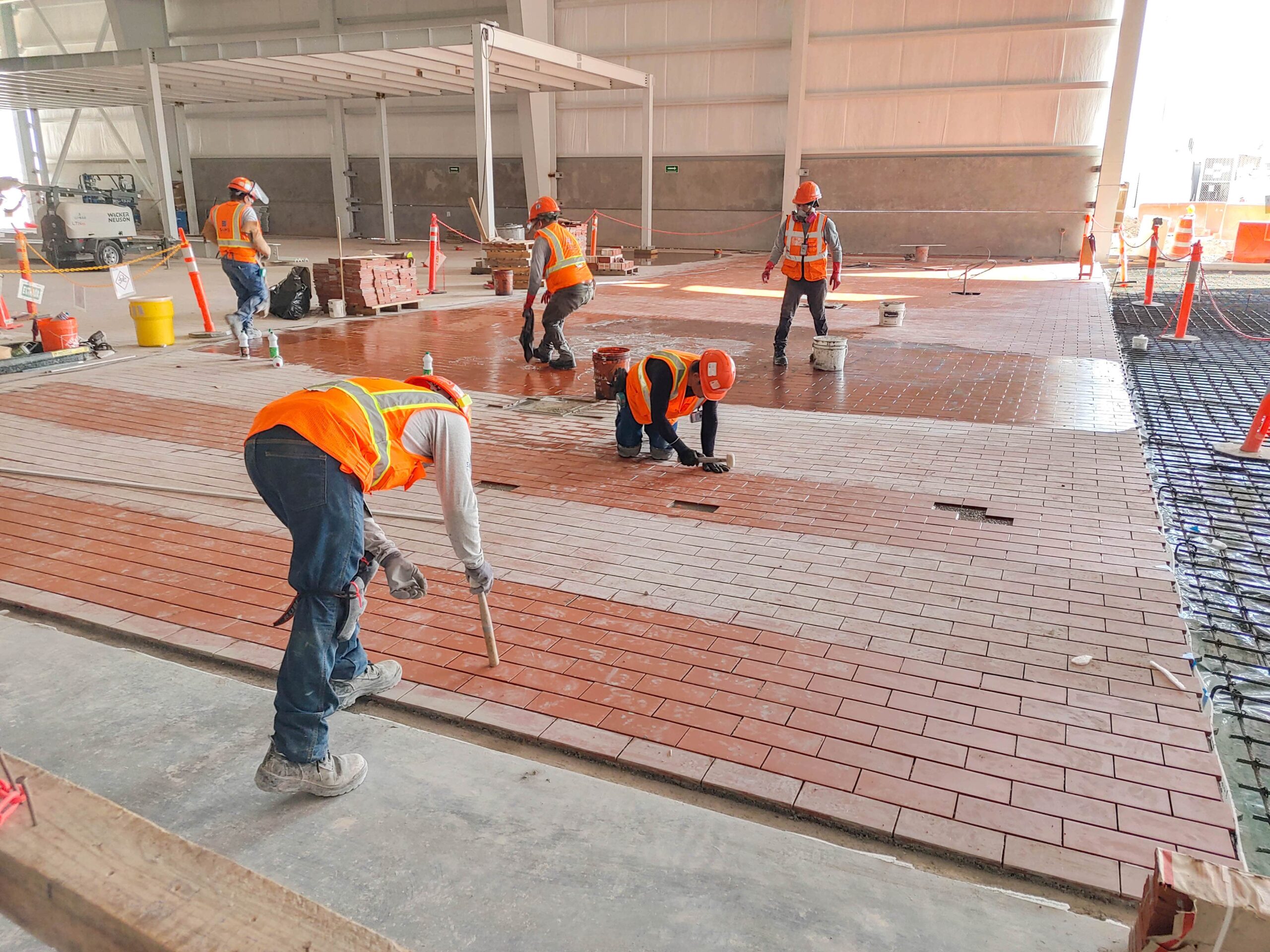 Instalación de Porcelanatos y Cerámica, Área de Servicios en Constellations Brands: Piedras Negras, Coahuila
